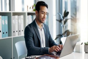 Melalui QLola by BRI, pelaku usaha kini dapat mengajukan dan memantau Bank Garansi secara online, aman, dan real-time.