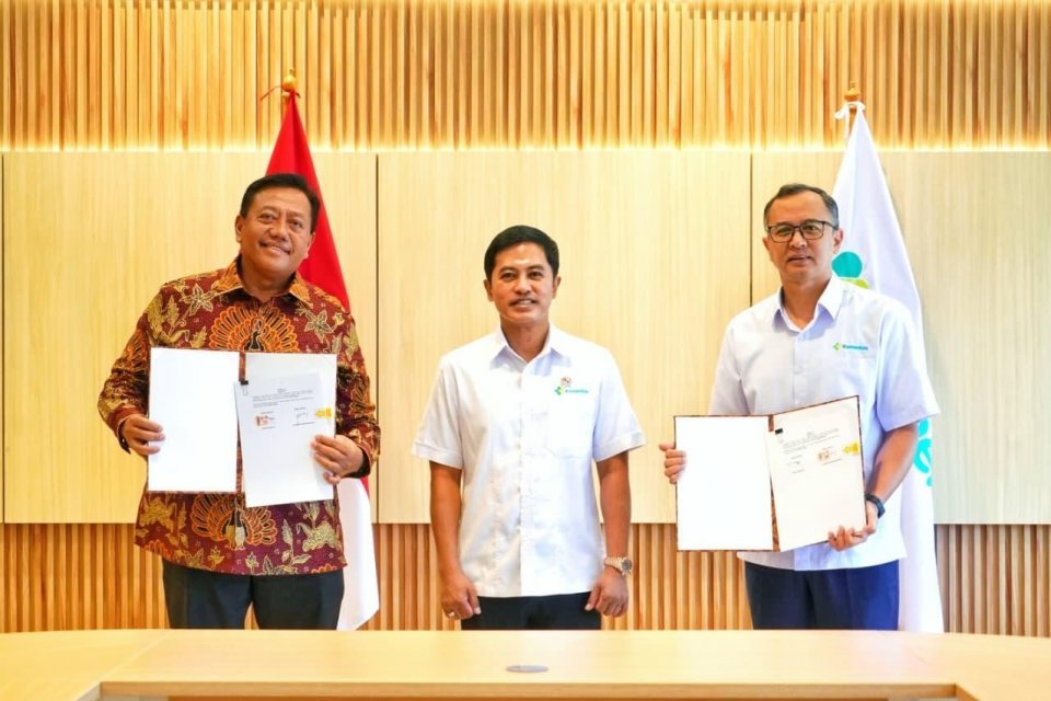 Penandatanganan perjanjian kerja sama oleh Direktur Utama Telkomsat Lukman Hakim Abd Rauf dan Kepala Pusat Data dan Informasi (Pusdatin) Kemenkes Eko Sulistijo, disaksikan oleh Wakil Menteri Kesehatan Dante Saksono Harbuwono. 