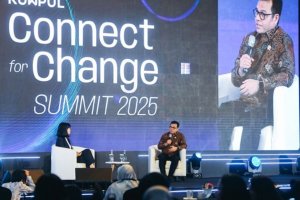 Wakil Menteri Komdigi Nezar Patria dalam acara KUMPUL Connect for Change Summit 2025 di Ritz-Carlton Mega Kuningan, Jakarta Selatan, Selasa (21/10).