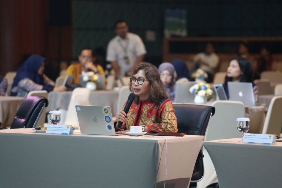 Maria R. Nindita, Founder dan Presiden Direktur ISA dan Katadata Green Expert Panel dalam PLN SustainAction 2025 di Jakarta, Senin (20/10/2025)