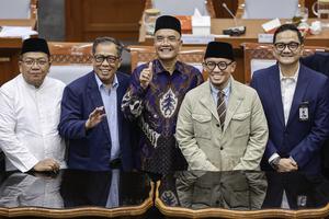 Raker Komisi VIII DPR dengan Wamen Haji dan Umrah