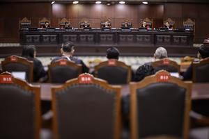 Sidang putusan pengujian materiil UU TNI