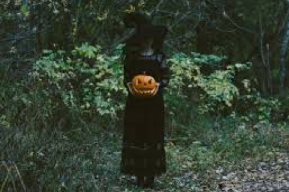 Kostum Halloween 2025