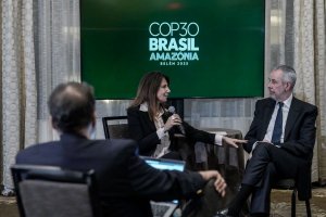 Presiden COP30 Andre Correa do Lago dan Direktur Eksekutif Ana Tony