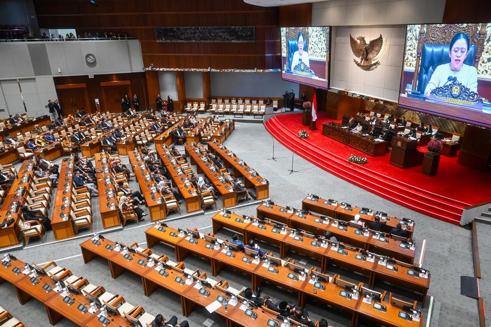 Suasana Rapat Paripurna Ke-7 Masa Persidangan II Tahun Sidang 2025-2026 di Kompleks Parlemen Senayan, Jakarta, Selasa (4/11/2025). Rapat yang dihadiri oleh 279 anggota DPR tersebut beragendakan pidato pembukaan masa persidangan oleh Ketua DPR dan pelantik