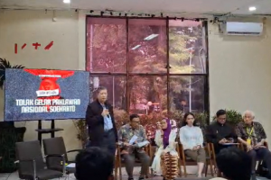 Sejumlah tokoh menggelar pernyataan pers di YLBHI, Jakarta, Selasa (4/11) untuk menolak pemberian gelar pahlawan bagi Soeharto.