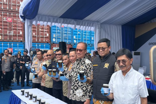 Operasi gabungan Kementerian Keuangan yang terdiri dari Direktorat Jenderal Bea dan Cukai (DJBC) dan Direktorat Jenderal Pajak serta Satgassus Polri m