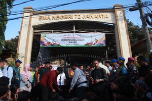 Penjagaan pasca ledakan di SMAN 72 Jakarta