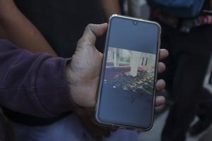 Penjagaan pascaledakan di SMAN 72 Jakarta