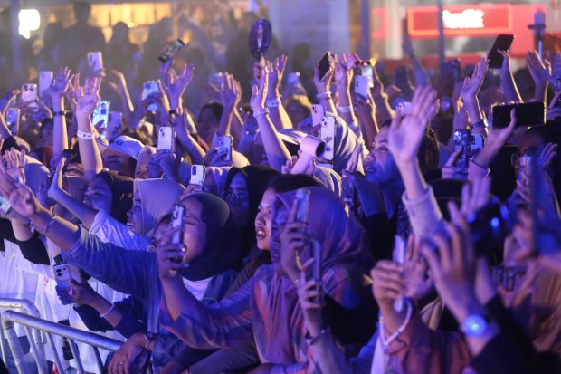 Konser dua generasi, ebiet, rony