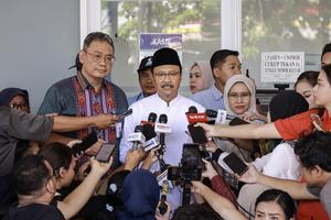 Mensos jenguk korban ledakan SMAN 72 Jakarta