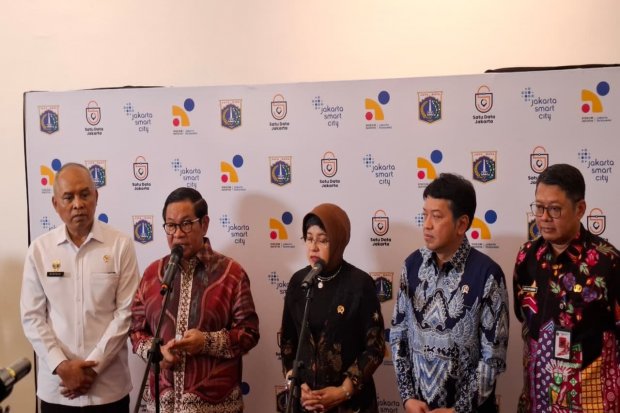 Gubernur Jakarta Pramono Anung dalam konferensi pers peluncuran Portal Satu Data di Gedung AA Maramis, Kementerian Keuangan, Jakarta, Selasa (11/11).