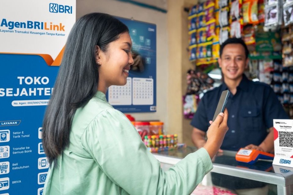 Melalui jaringan AgenBRILink, BRI memperluas akses layanan perbankan sekaligus membuka peluang ekonomi baru bagi masyarakat di tingkat desa.