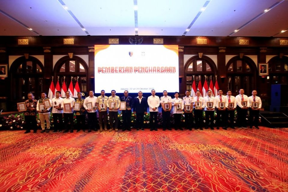 Otoritas Jasa Keuang?an (OJK) kembali meraih penghargaan Bareskrim Polri sebagai Kementerian/Lembaga/Badan dengan kinerja sangat baik dalam penegakan hukum.