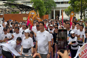 Menteri Keuangan Purbaya Yudhi Sadewa saat acara Run for Good Journalism di Jakarta, Minggu (16/11). 