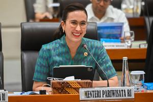 Raker Komisi VII DPR bersama Menteri Pariwisata