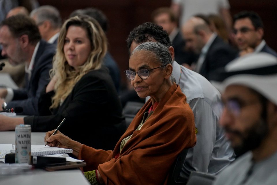 Marina Silva (tengah), Menteri Lingkungan dan Perubahan Iklim Brasil, dalam High Level Event Baku-Belem Roadmap, di Konferensi Perubahan Iklim COP30 di Belem, Brasil. 