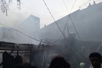 Kebakaran melanda permukiman warga di Gang Pelita 08, Kelurahan Jati Pulo, Kecamatan Palmerah, Kota Jakarta Barat, Minggu (16/11/2025) sore.