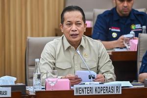 Raker Komisi VI DPR bersama Menteri Koperasi
