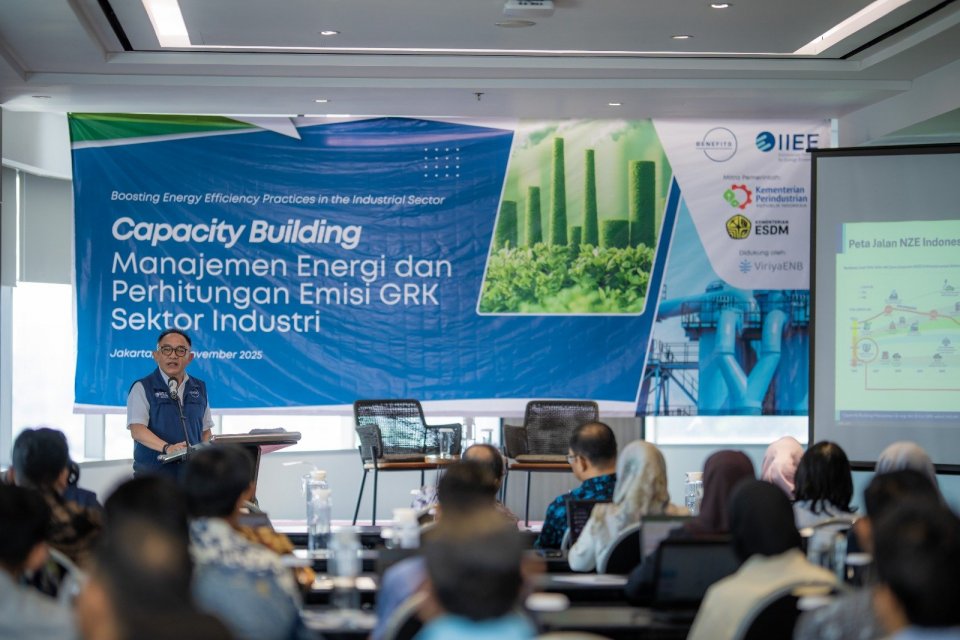 Indonesian Institute for Energy Economics (IIEE) bekerja sama dengan Kementerian Perindustrian melalui Pusat Industri Hijau (PIH), dan Kementerian Energi dan Sumber Daya Mineral (ESDM) menyelenggarakan Capacity Building Manajemen Energi dan Perhitungan Em