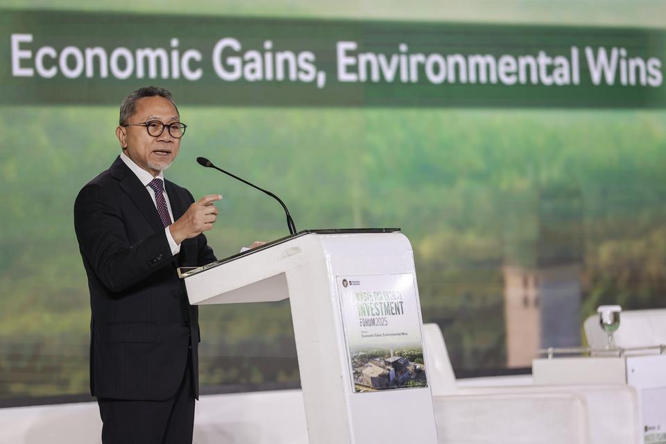 Menteri Koordinator Bidang Pangan Zulkifli Hasan menyampaikan kata sambutan pada Waste to Energy Investment Forum 2025 di Jakarta, Rabu (19/11/2025). Dengan mengusung tema “Economic Gains, Environmental Wins”, acara tersebut menjadi sarana untuk memperkua