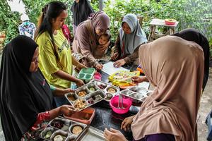 Penyaluran MBG kepada ibu menyusui dan balita di Palangka Raya