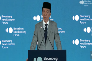 Presiden ke-7 Joko Widodo berpidato di agenda Bloomberg New Economy, Singapura, Jumat (21/11). 