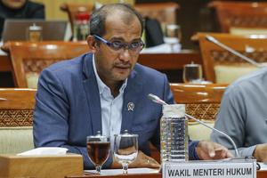 Raker Komisi III DPR dengan Wamen Hukum