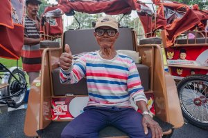 Becak listrik untuk lansia