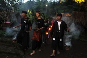 Teaterikal memperingati hari menanam pohon di Malang