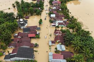 Jalan lintas nasional terendam banjir