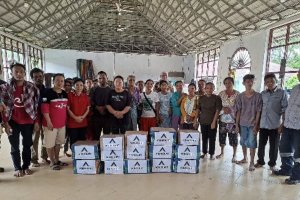 Pengelola Tambang Emas Martabe, PT Agincourt Resources, menyalurkan bantuan kepada korban banjir dan longsor di Sumatera Utara.