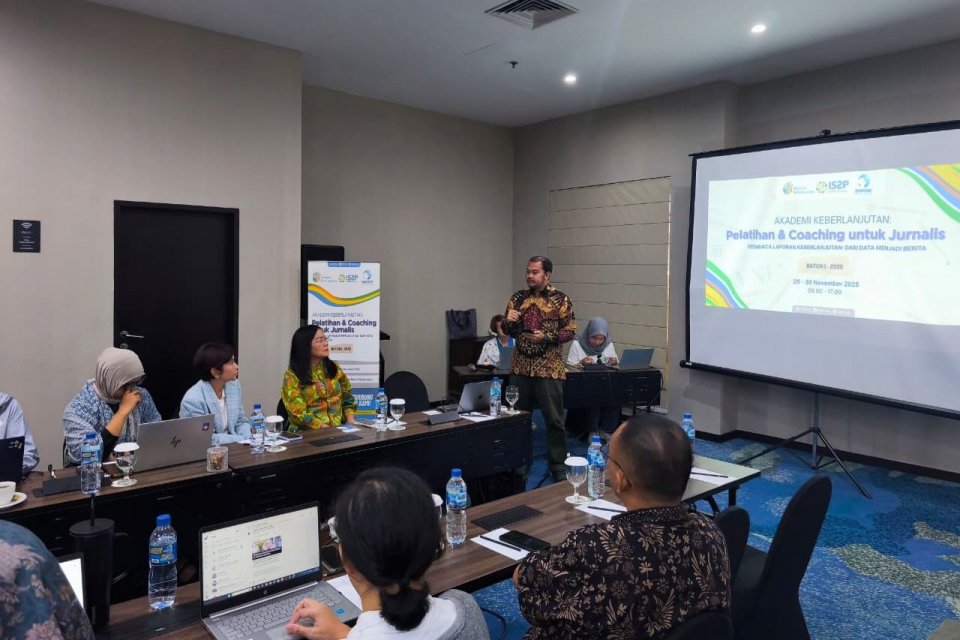 IS2P Selenggarakan Pelatihan Membaca Laporan Keberlanjutan untuk Jurnalis, di Jakarta, pada 29-30 November 2025.