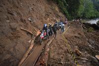 Jalan darurat Padang - Bukittinggi di Lembah Anai
