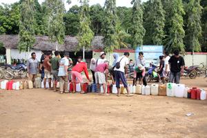 Antri panjang pembelian bbm di Tapanuli Tengah