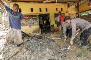 Pemulihan rumah warga terdampak banjir bandang di Tanah Datar