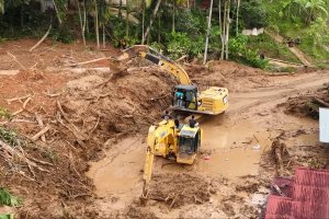 Pembersihan sisa banjir dan longsor di Sumbar