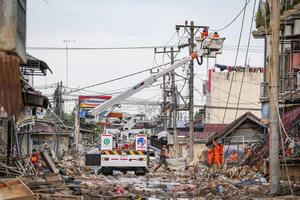 Perbaikan jaringan listrik pascabanjir bandang