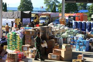 Distribusi logistik bencana jalur udara ke daerah terisolir Aceh