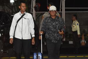 Bupati Lampung Tengah tiba di KPK usai terjaring OTT