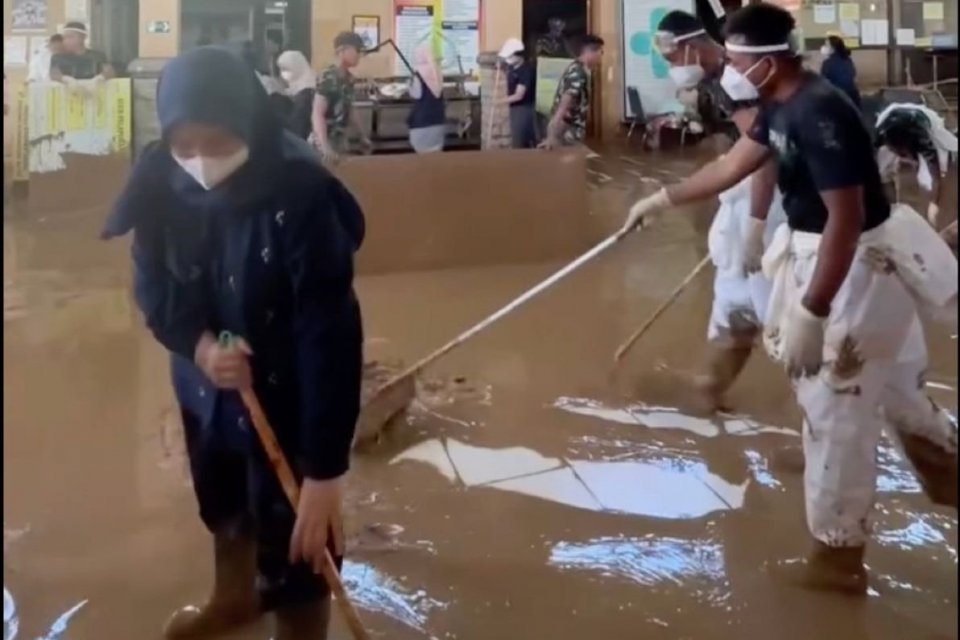 Gotong Royong Warga dan TNI Percepat Pemulihan RSUD Aceh Tamiang