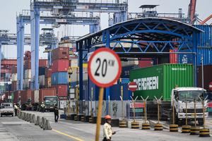 Neraca perdagangan Indonesia surplus 66 bulan berturut-turut