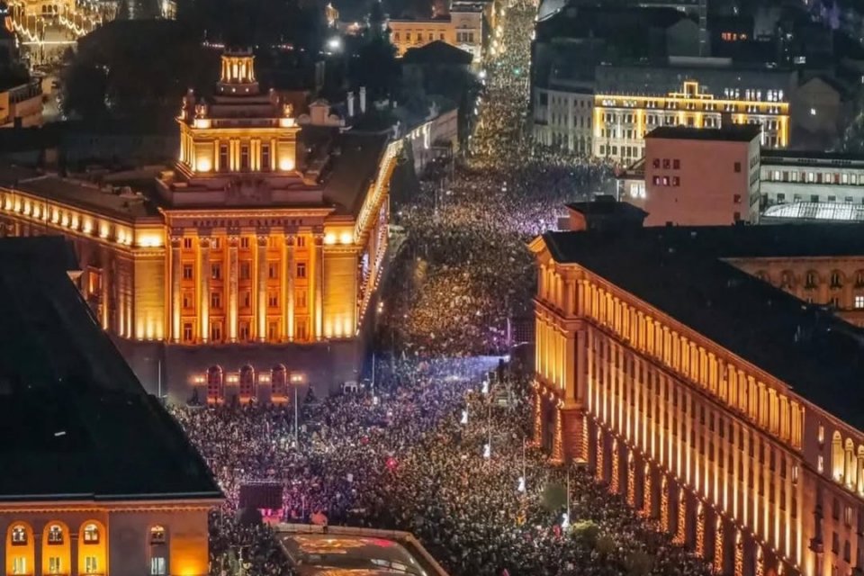 Suasana demontrasi memprotes pemerintah Bulgaria.
