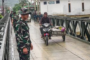Pengoperasian jembatan bailey di Solok