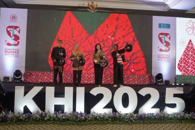 Konvensi Humas Indonesia (KHI) 2025 di Hotel Bumi Surabaya, 13-14 Desember 2025.