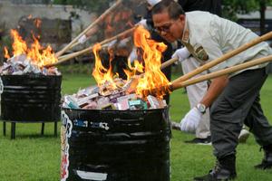 Pemusnahan barang bukti rokok ilegal