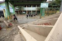 Polri bersihkan fasilitas pendidikan di Aceh Tamiang