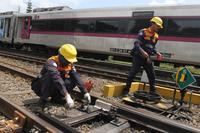 Pemeliharaan jalur kereta jelang Natal