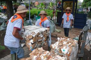 Pengelolaan sampah makanan dan minuman di Denpasar