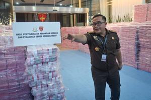 Penyerahan denda kehutanan dan korupsi